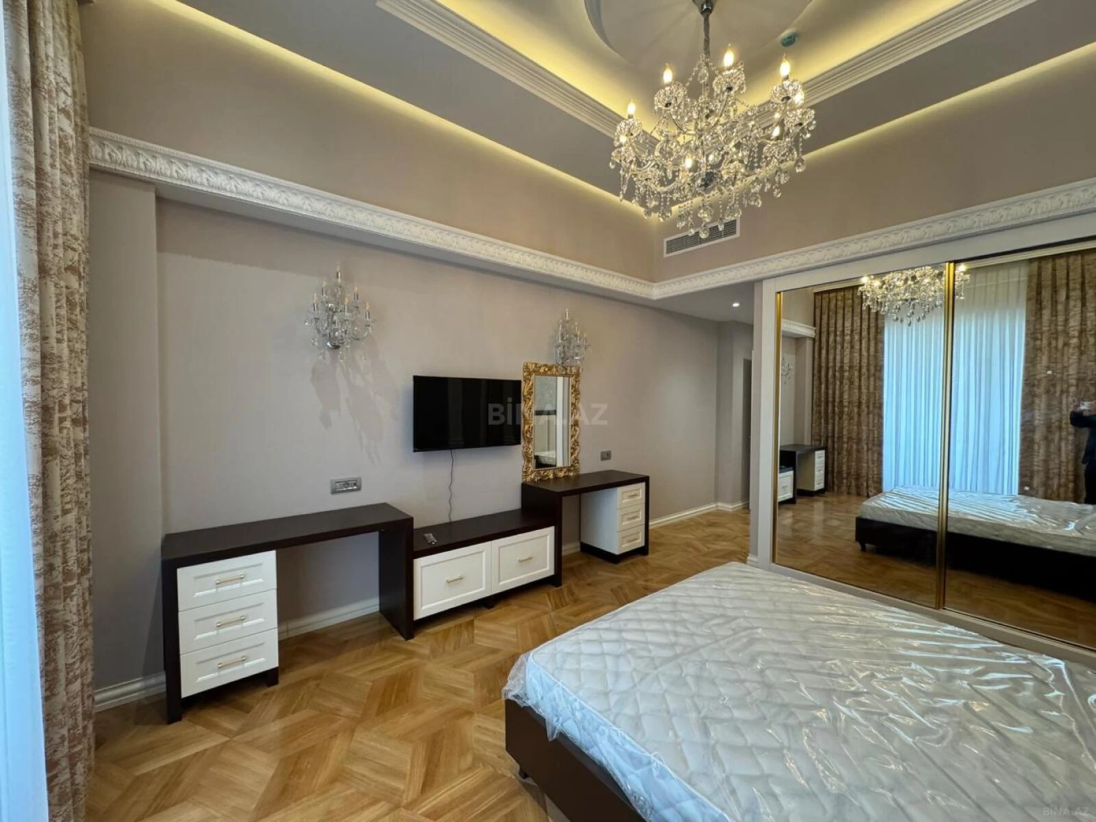 Kirayə verilir 7 otaqlı mənzil 320 m²