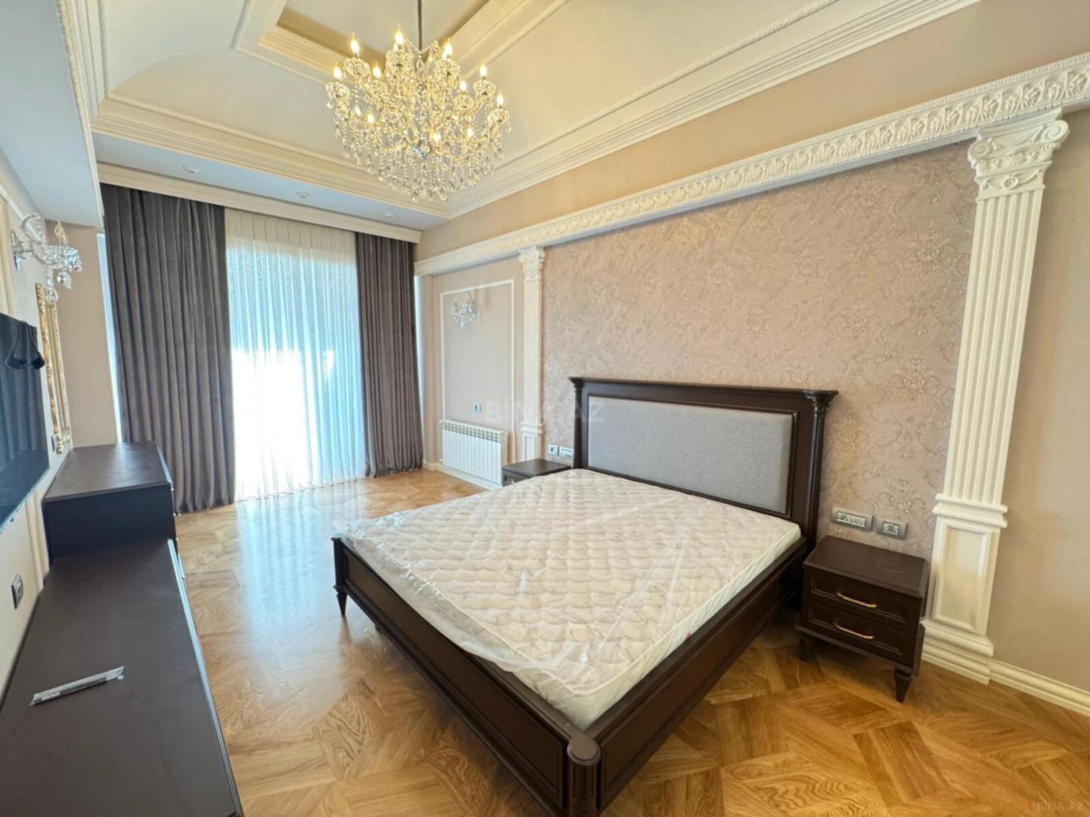Kirayə verilir 7 otaqlı mənzil 320 m²
