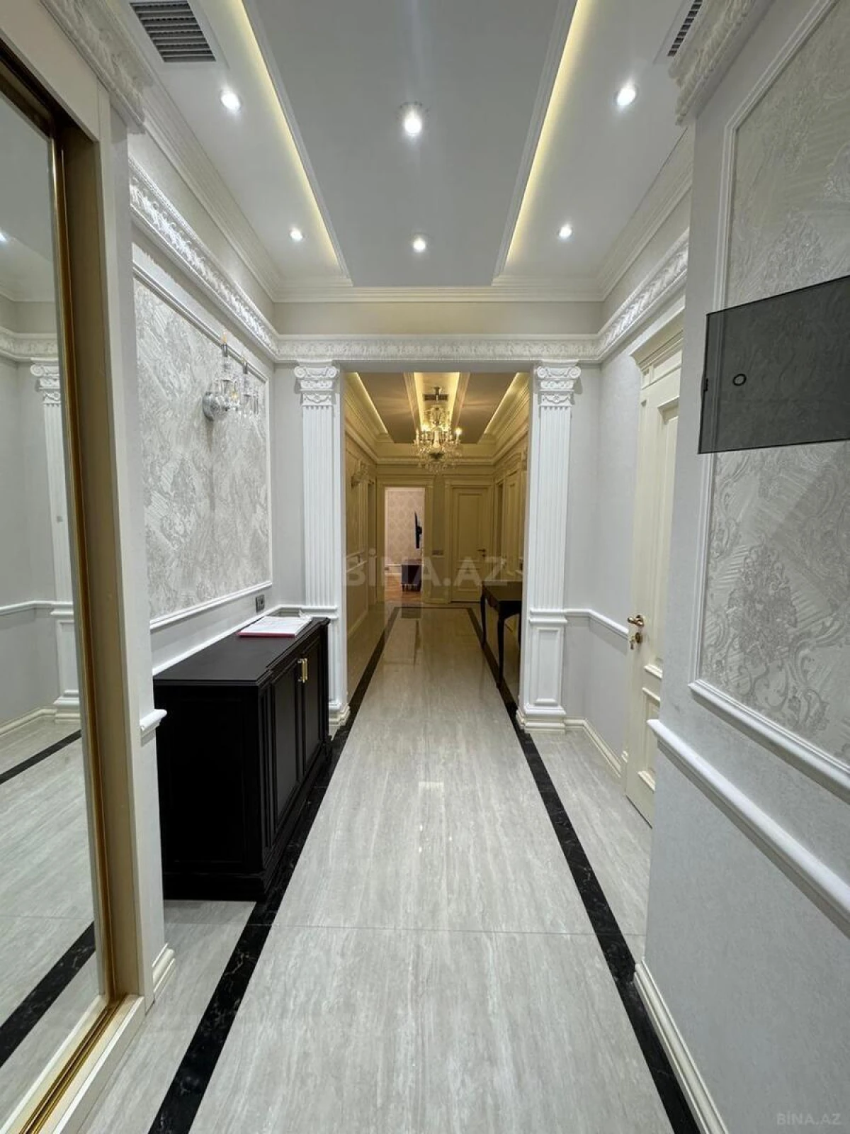 Kirayə verilir 7 otaqlı mənzil 320 m²