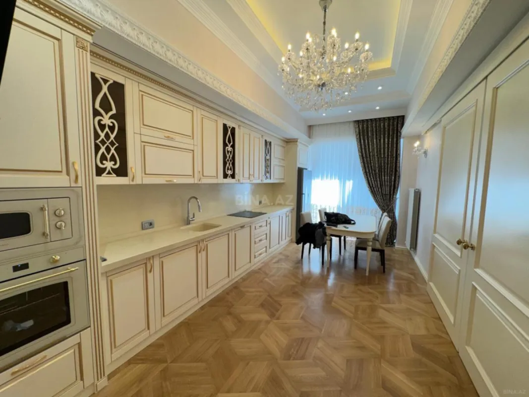 Kirayə verilir 7 otaqlı mənzil 320 m²