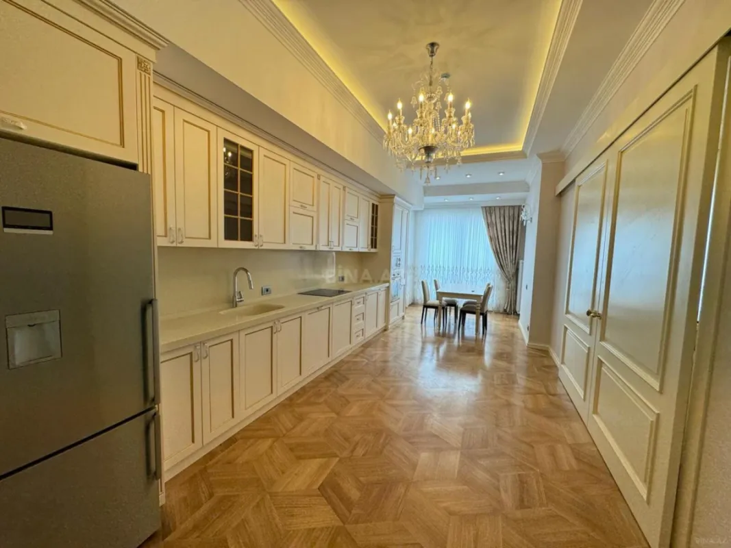 Kirayə verilir 7 otaqlı mənzil 320 m²