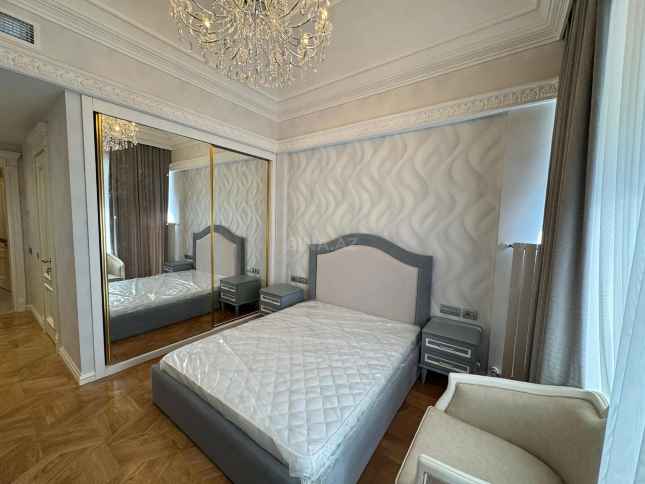 Kirayə verilir 7 otaqlı mənzil 320 m²