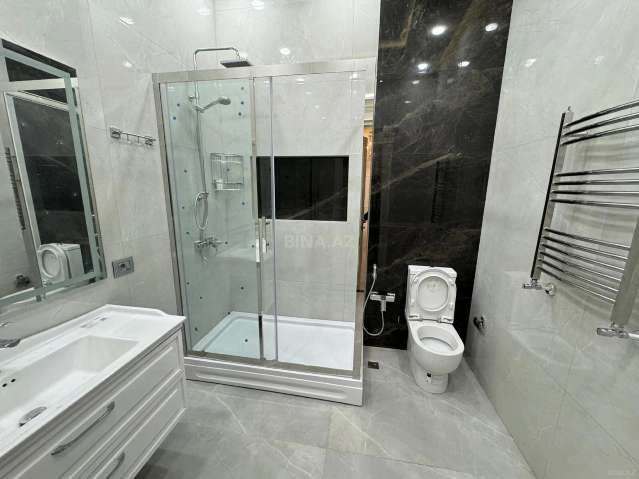 Kirayə verilir 7 otaqlı mənzil 320 m²
