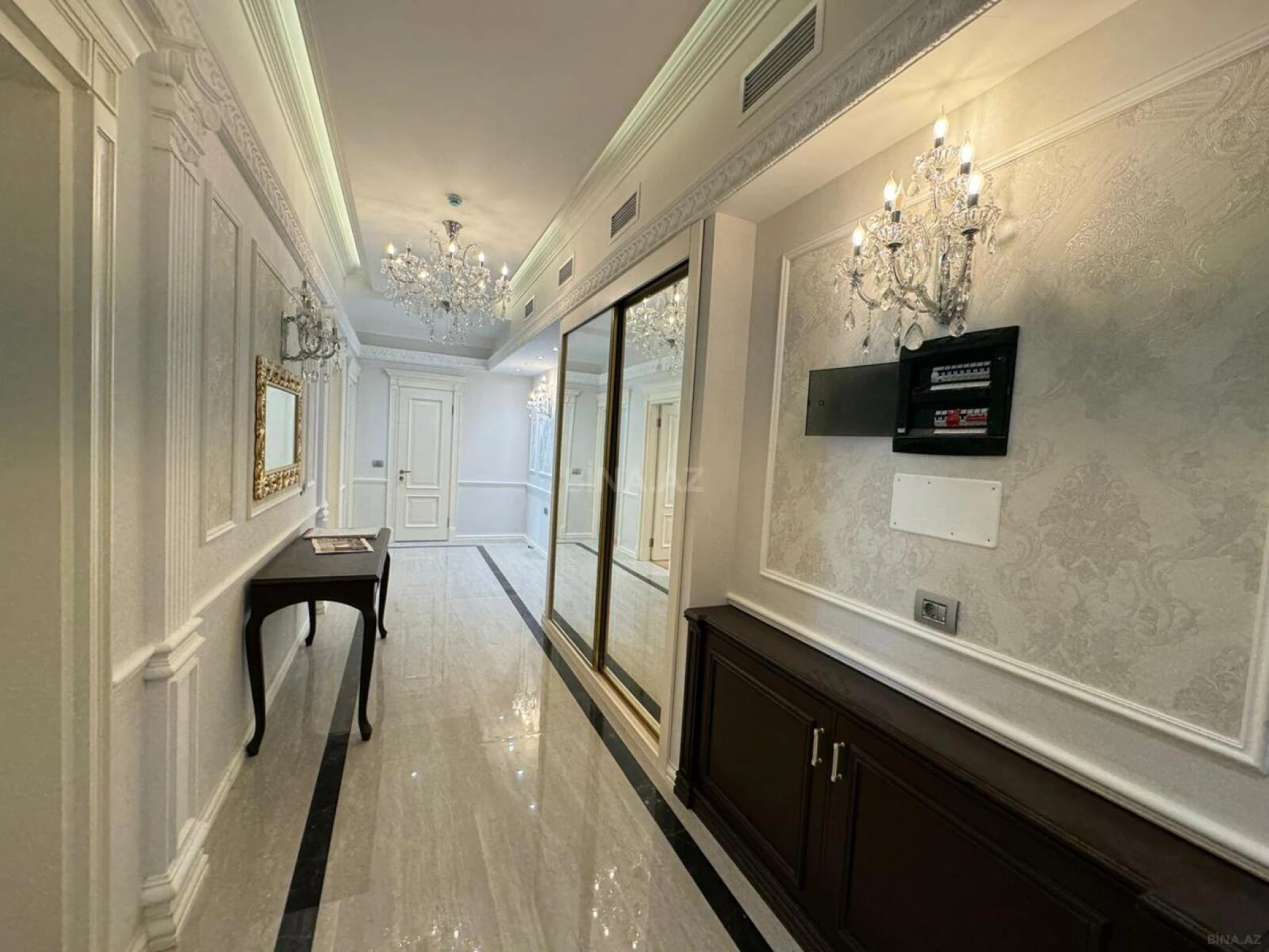 Kirayə verilir 7 otaqlı mənzil 320 m²