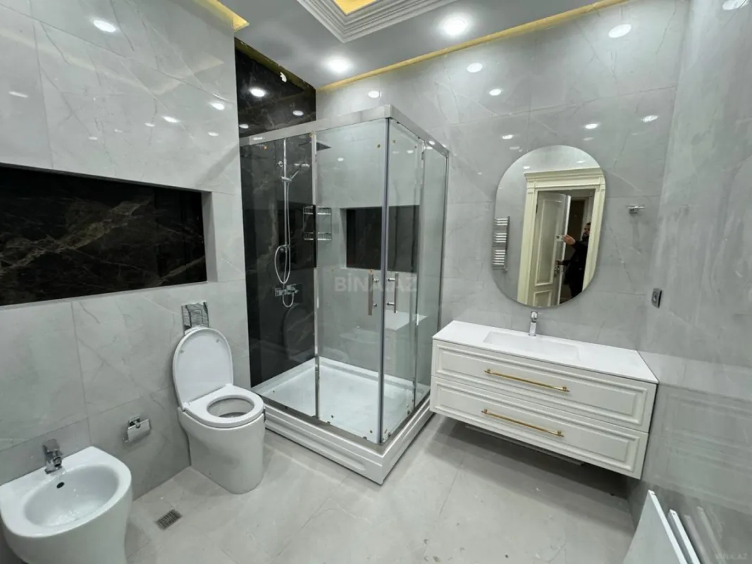 Kirayə verilir 7 otaqlı mənzil 320 m²