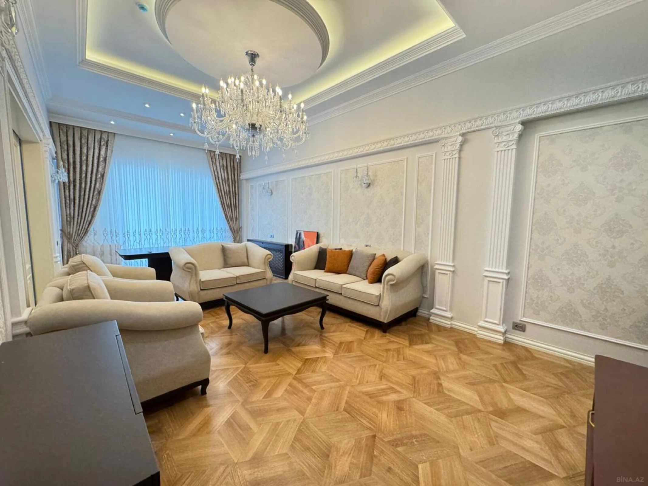 Kirayə verilir 7 otaqlı mənzil 320 m²