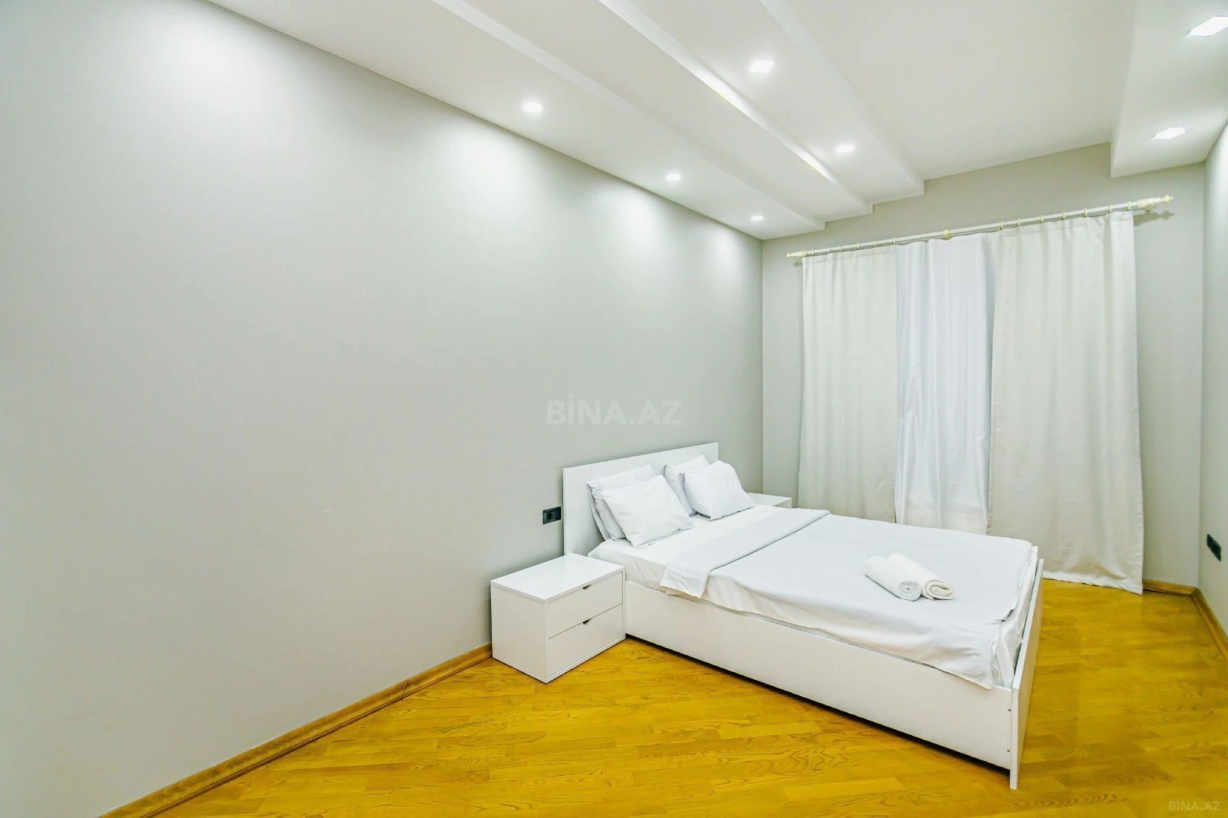 Satılır 3 otaqlı mənzil 160 m²