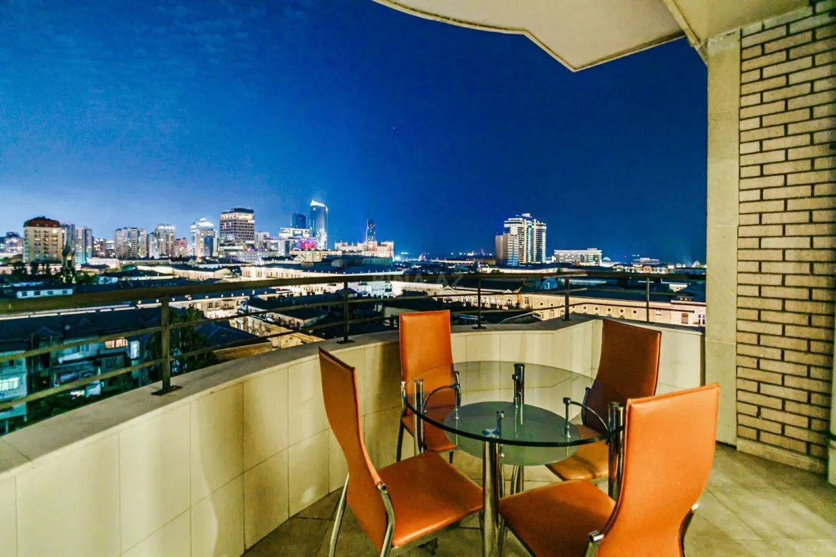 Satılır 3 otaqlı mənzil 160 m²