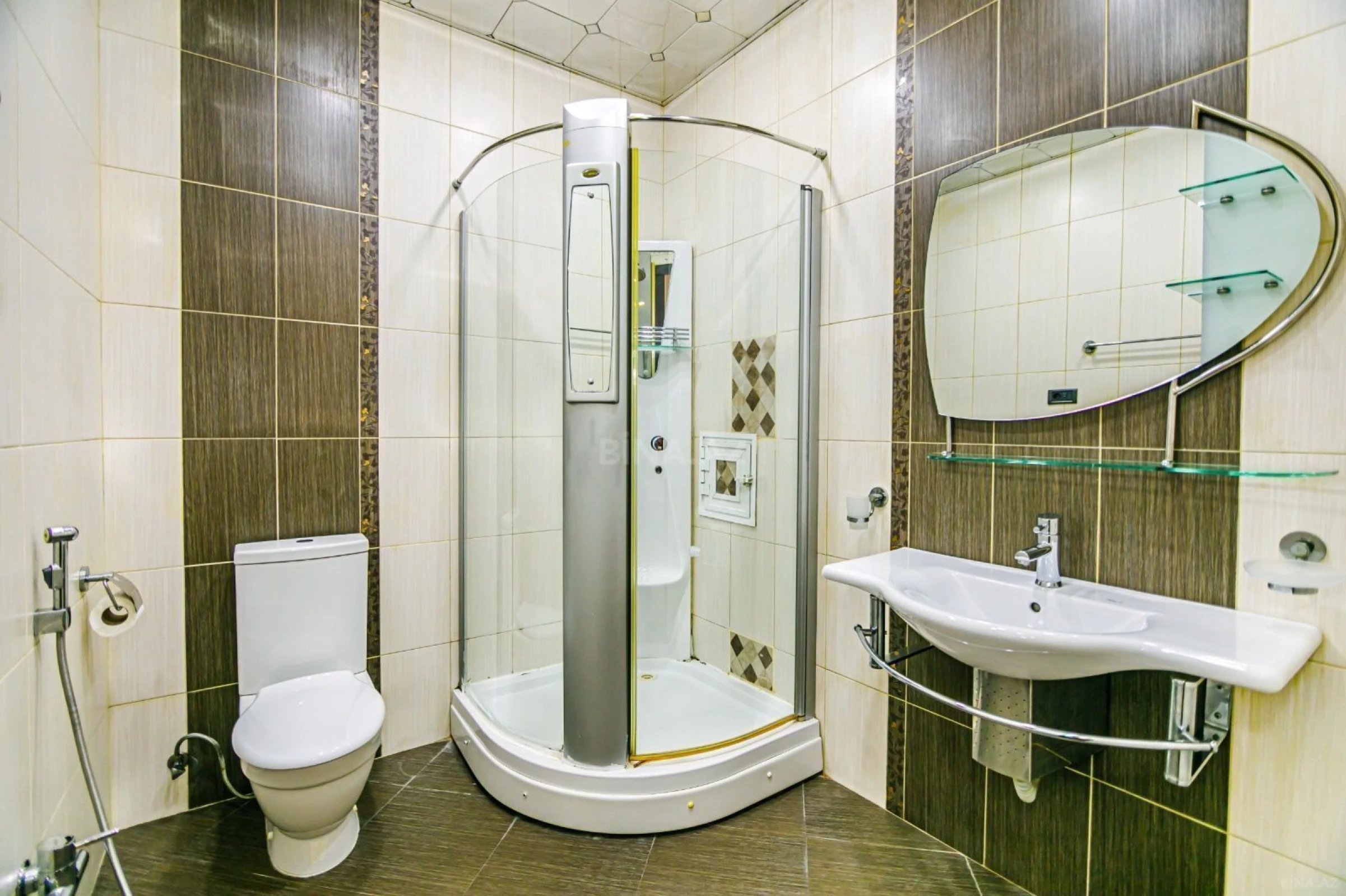 Satılır 3 otaqlı mənzil 160 m²