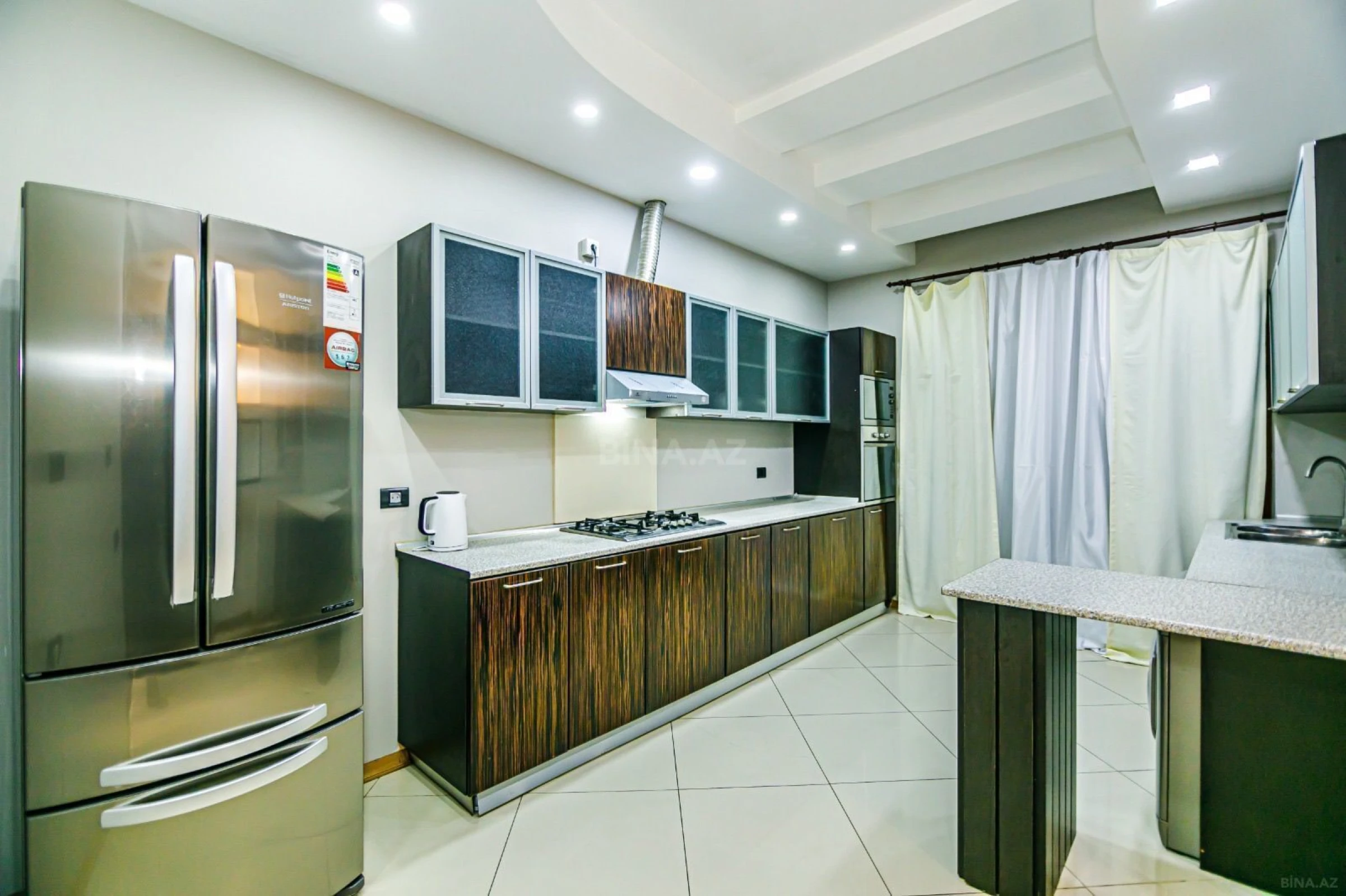 Satılır 3 otaqlı mənzil 160 m²