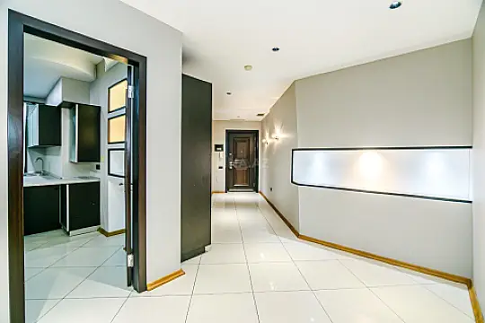 Satılır 3 otaqlı mənzil 160 m²