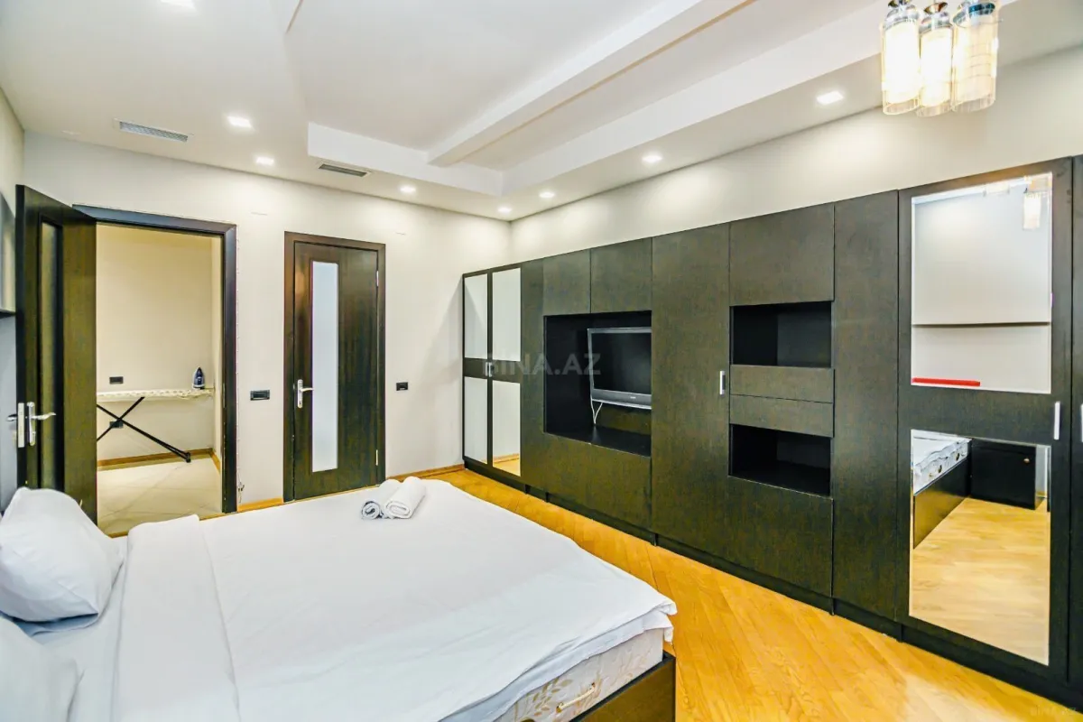 Satılır 3 otaqlı mənzil 160 m²