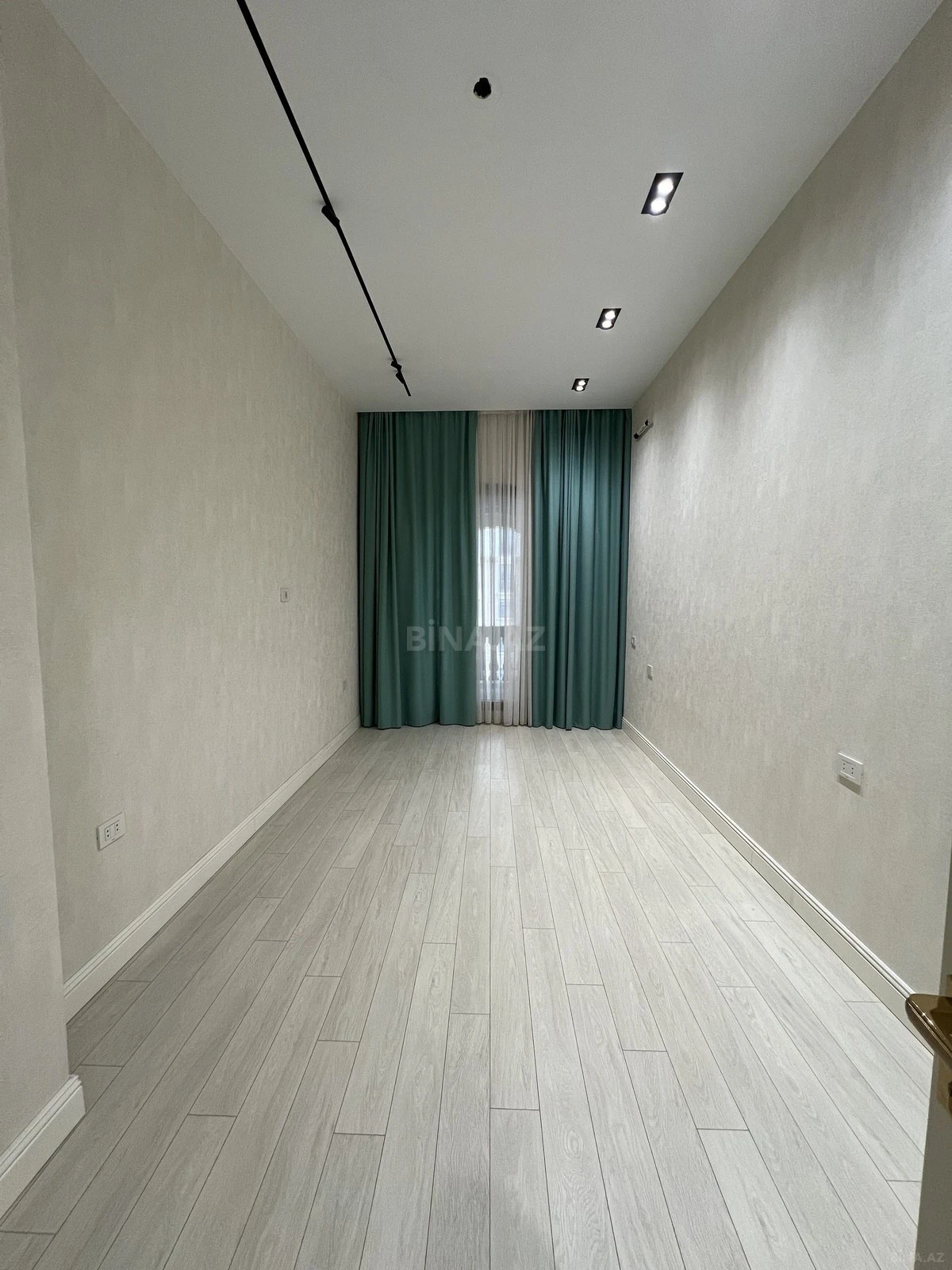Satılır 3 otaqlı mənzil 107 m²