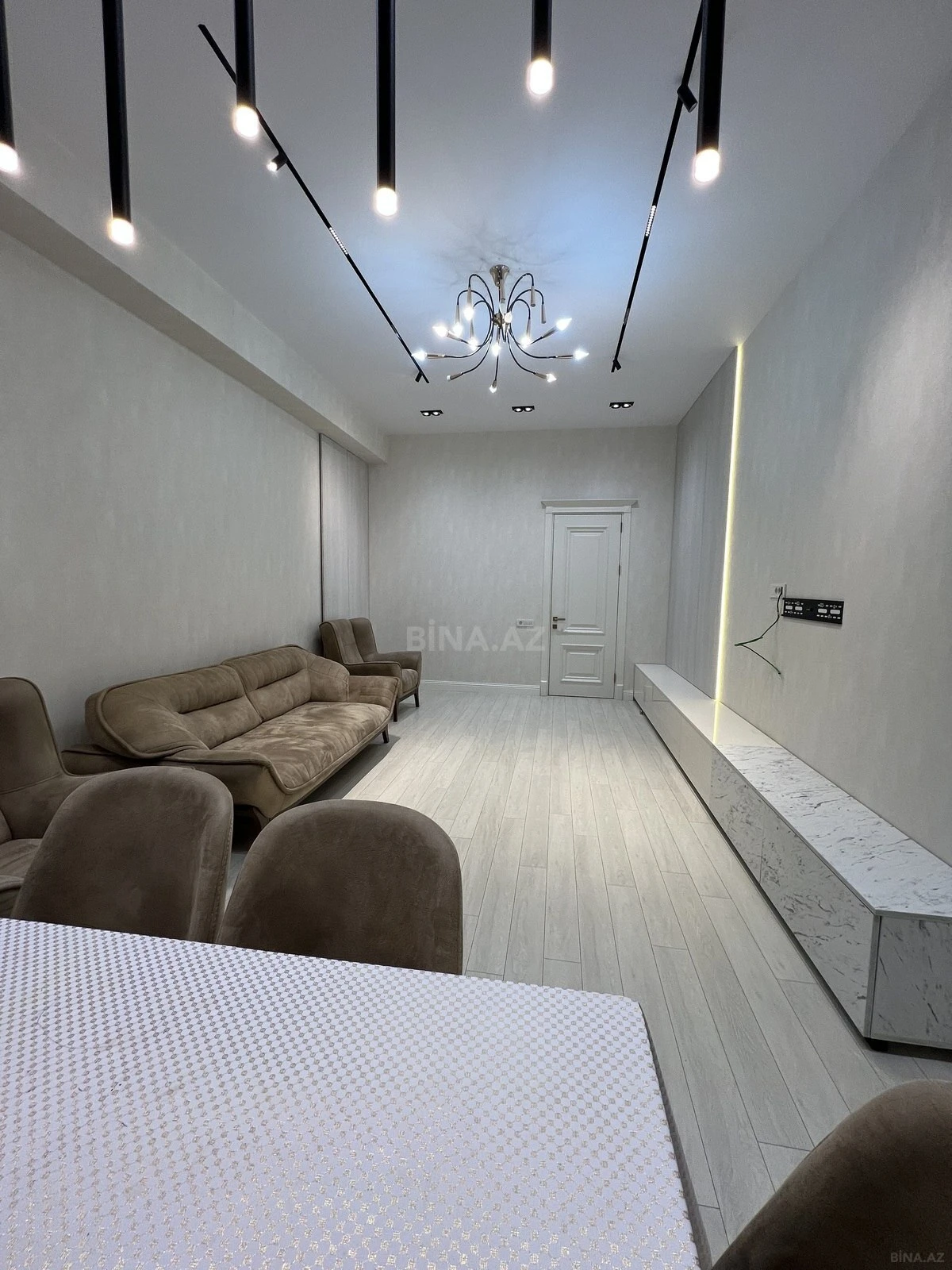 Satılır 3 otaqlı mənzil 107 m²