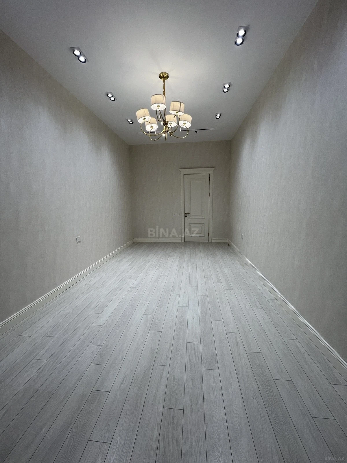 Satılır 3 otaqlı mənzil 107 m²