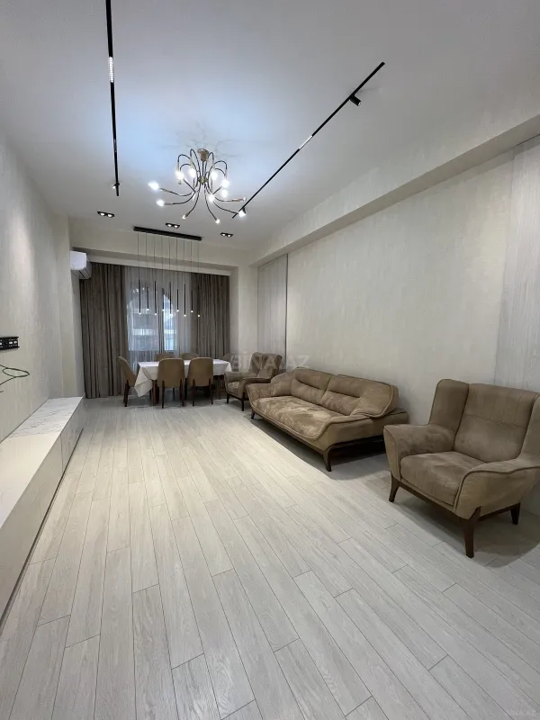 Satılır 3 otaqlı mənzil 107 m²
