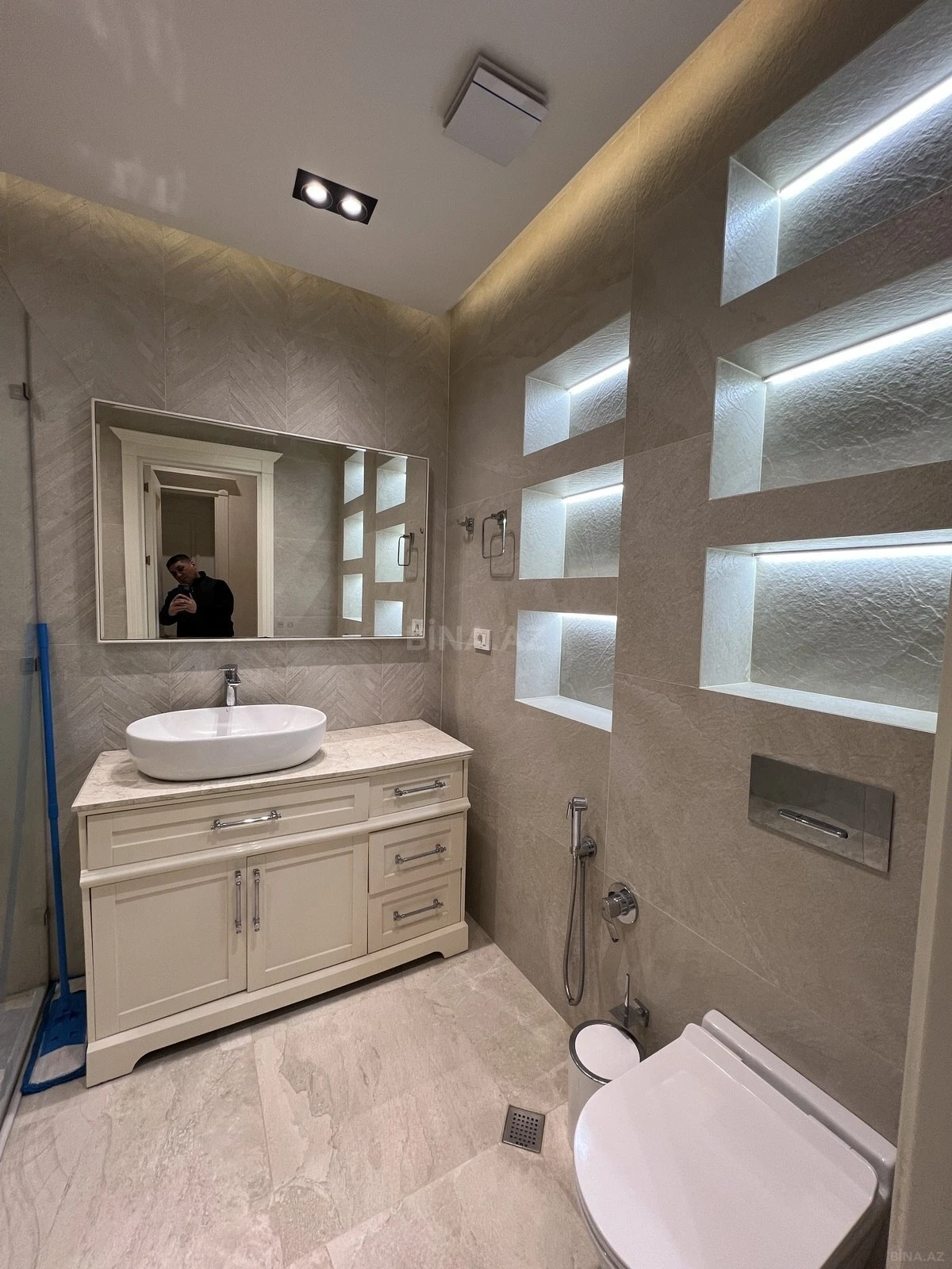 Satılır 3 otaqlı mənzil 107 m²