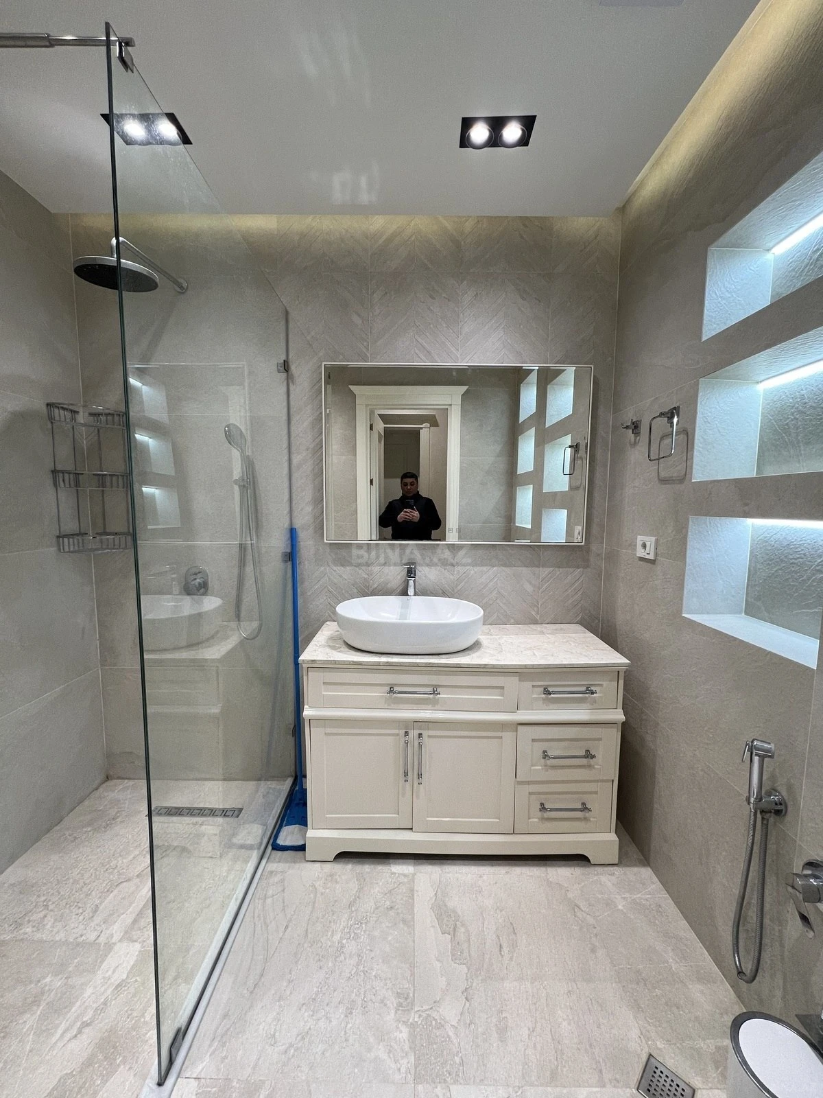 Satılır 3 otaqlı mənzil 107 m²