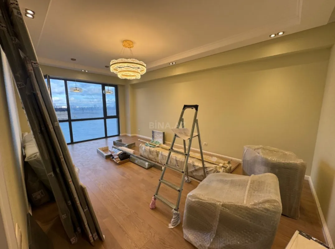 Satılır 4 otaqlı mənzil 120 m²