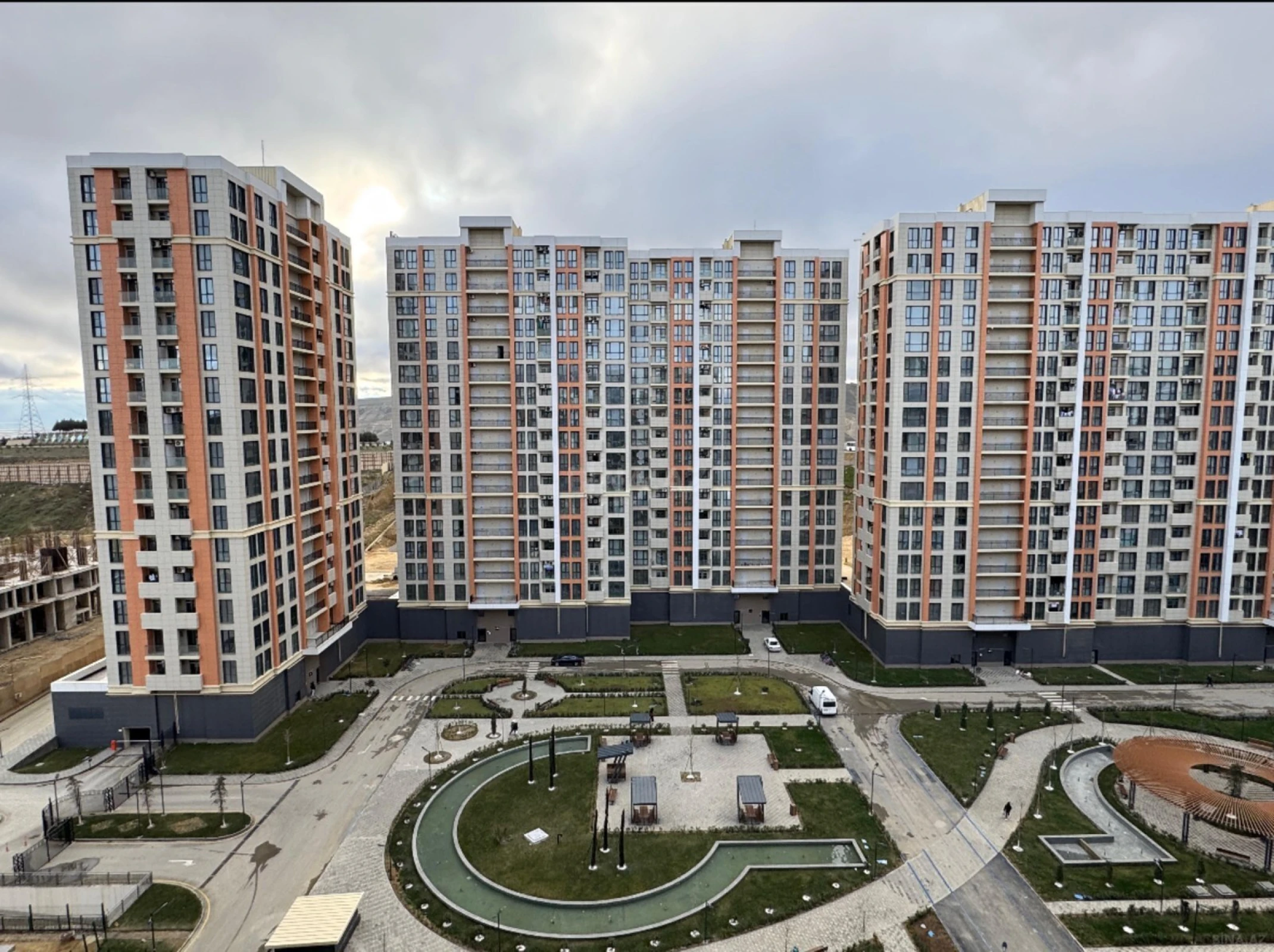Satılır 4 otaqlı mənzil 120 m²