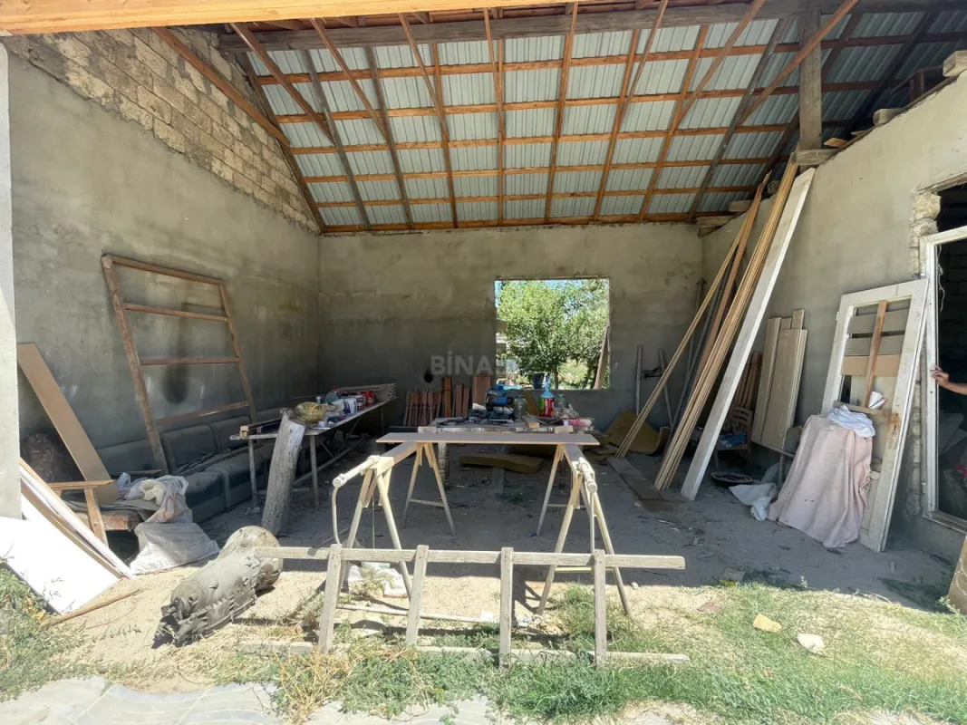 Satılır 5 otaqlı həyət evi 240 m²