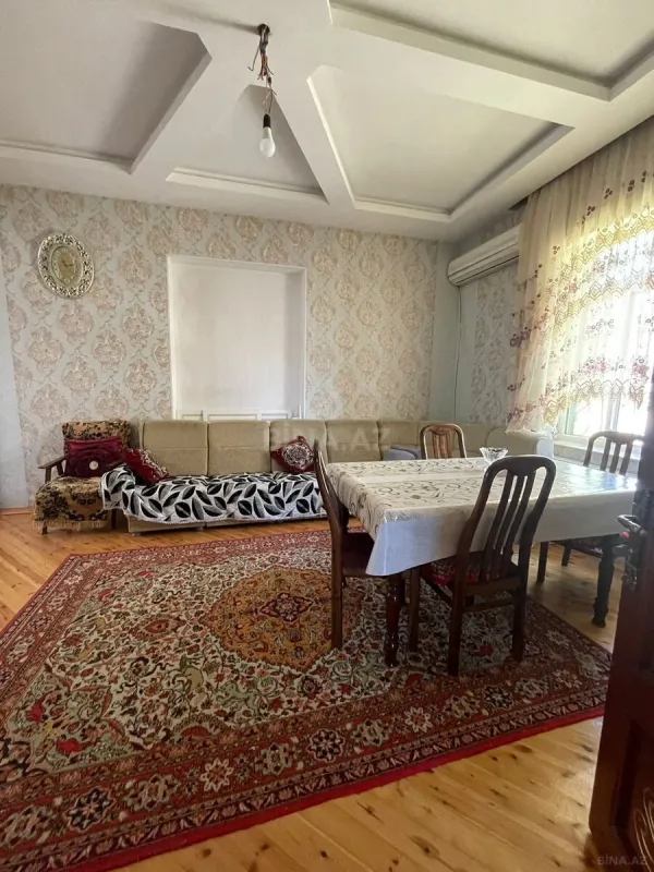 Satılır 5 otaqlı həyət evi 240 m²