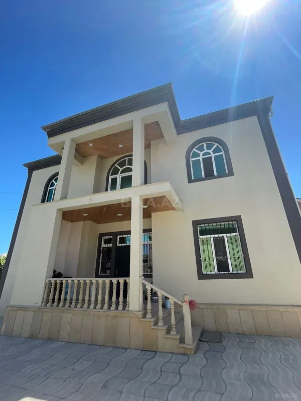 Satılır 5 otaqlı həyət evi 240 m²
