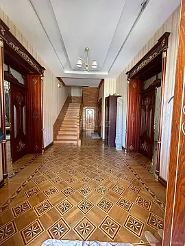 Satılır 5 otaqlı həyət evi 240 m²