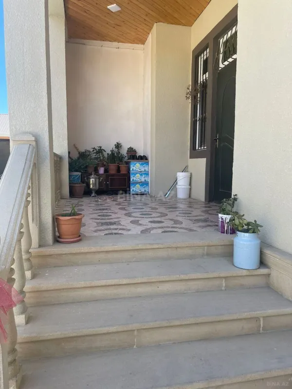 Satılır 5 otaqlı həyət evi 240 m²