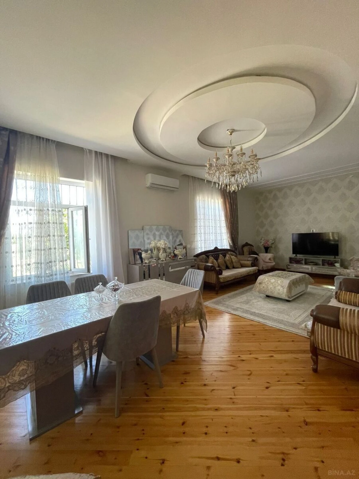 Satılır 5 otaqlı həyət evi 240 m²