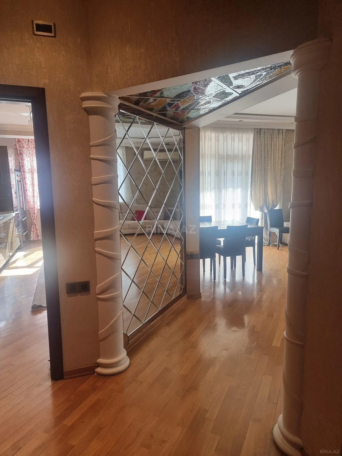 Satılır 4 otaqlı mənzil 179 m²