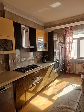 Satılır 4 otaqlı mənzil 179 m²