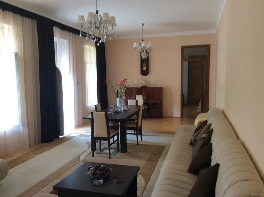 Satılır 5 otaqlı həyət evi 170 m²