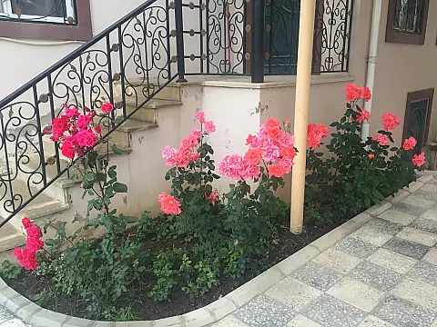 Satılır 5 otaqlı həyət evi 170 m²