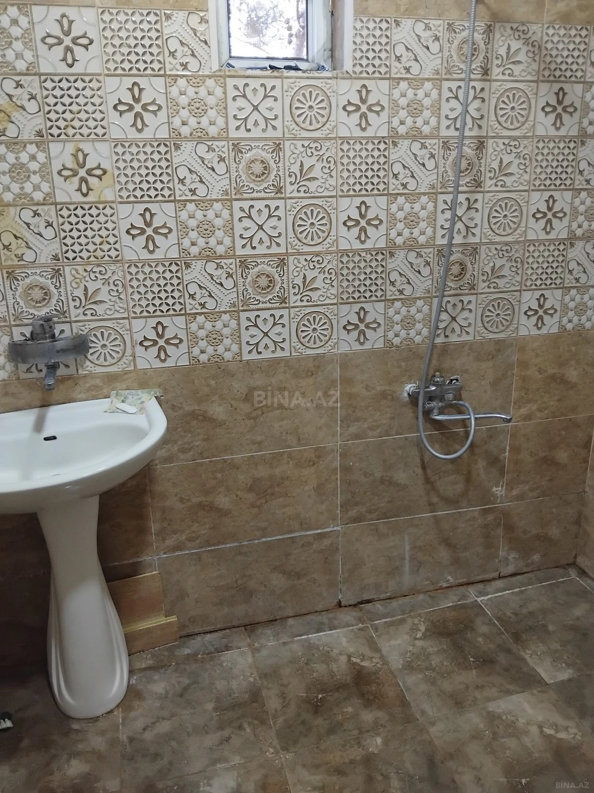 Satılır 5 otaqlı həyət evi 212 m²