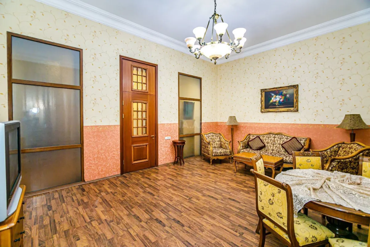 Kirayə verilir 3 otaqlı mənzil 120 m²