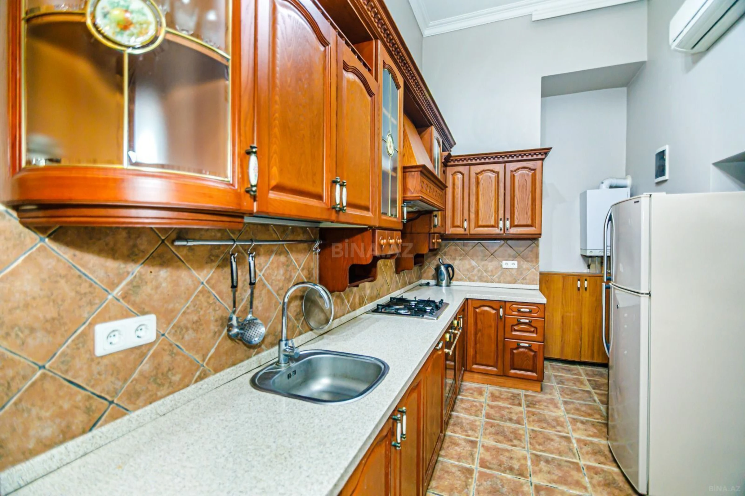 Kirayə verilir 3 otaqlı mənzil 120 m²