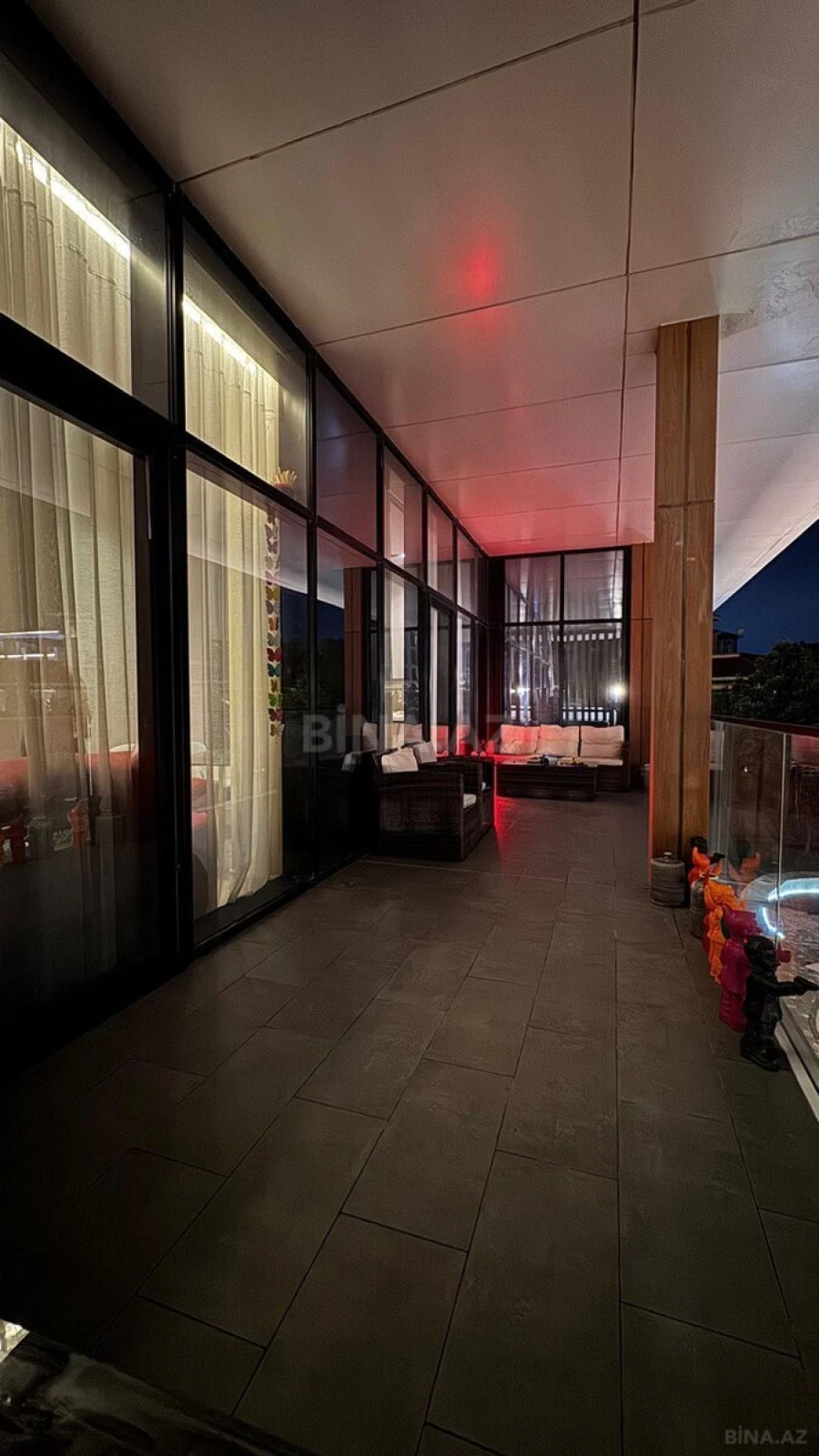 Kirayə verilir 2 otaqlı mənzil 95 m²