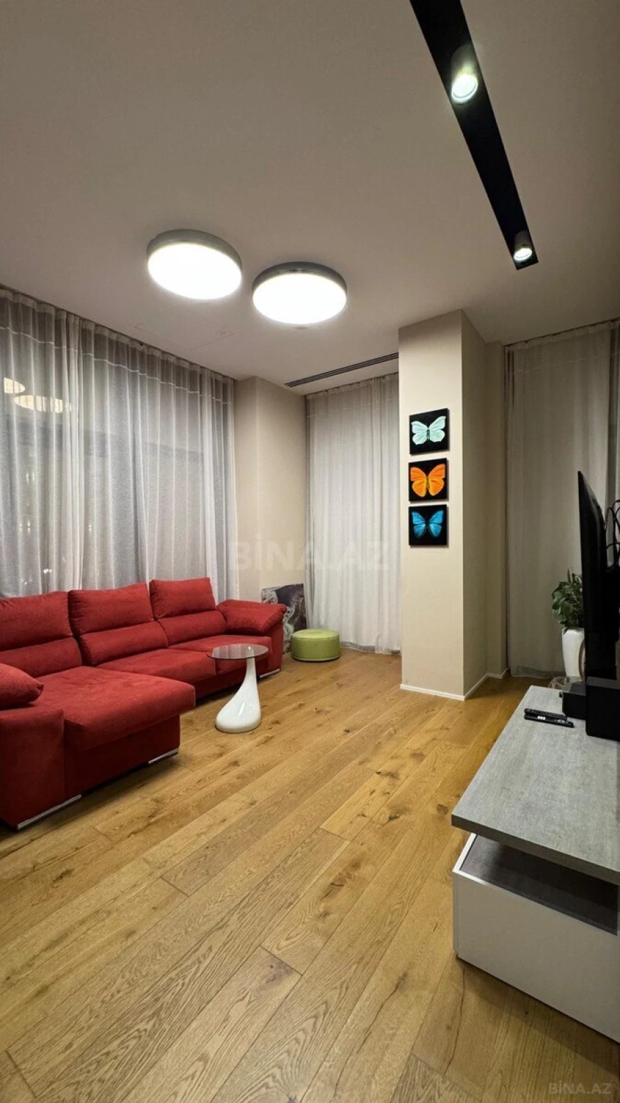 Kirayə verilir 2 otaqlı mənzil 95 m²