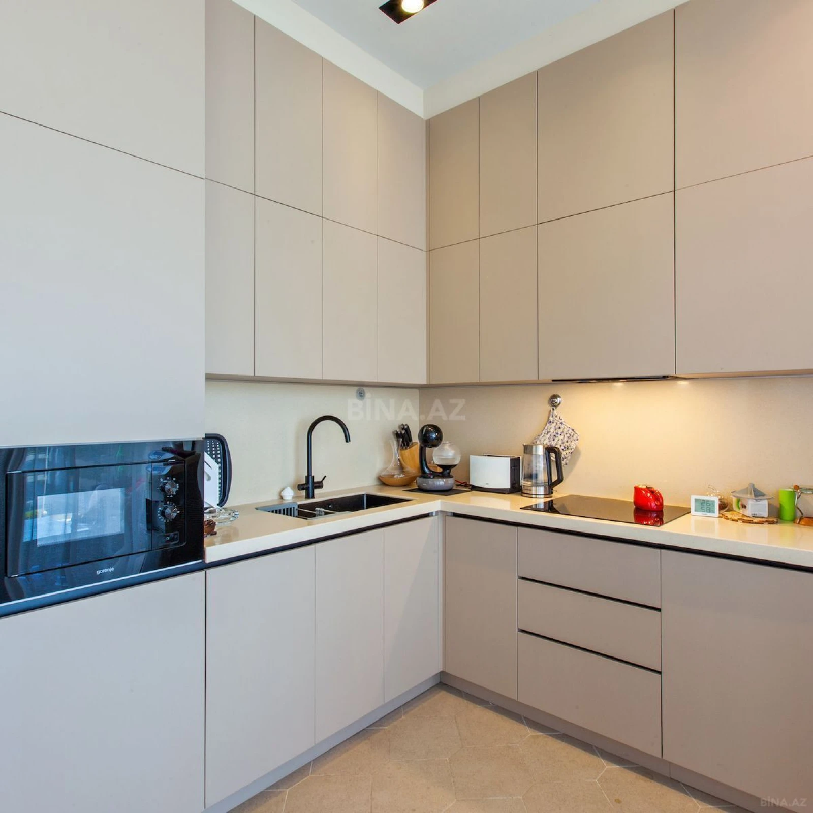 Kirayə verilir 2 otaqlı mənzil 95 m²