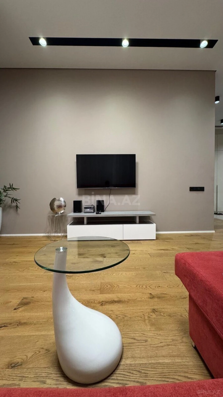 Kirayə verilir 2 otaqlı mənzil 95 m²