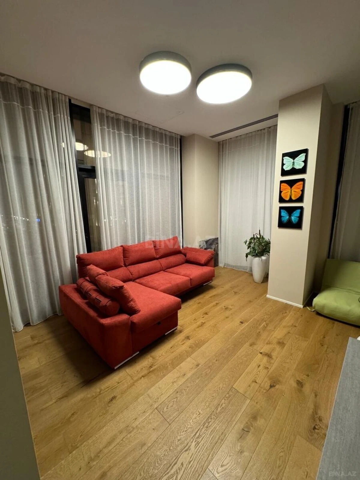 Kirayə verilir 2 otaqlı mənzil 95 m²