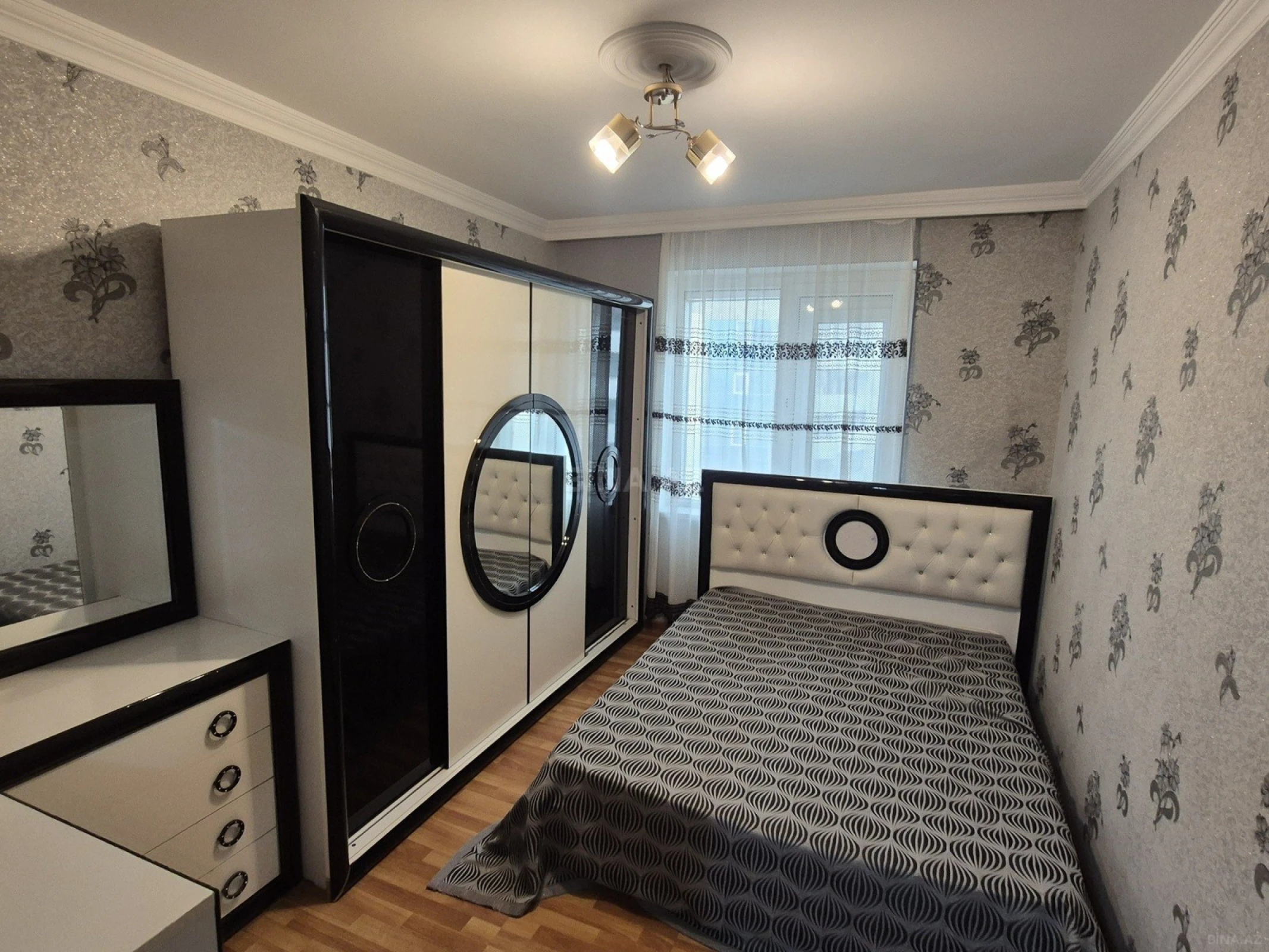 Kirayə verilir 2 otaqlı mənzil 84 m²