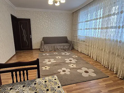 Kirayə verilir 2 otaqlı mənzil 84 m²