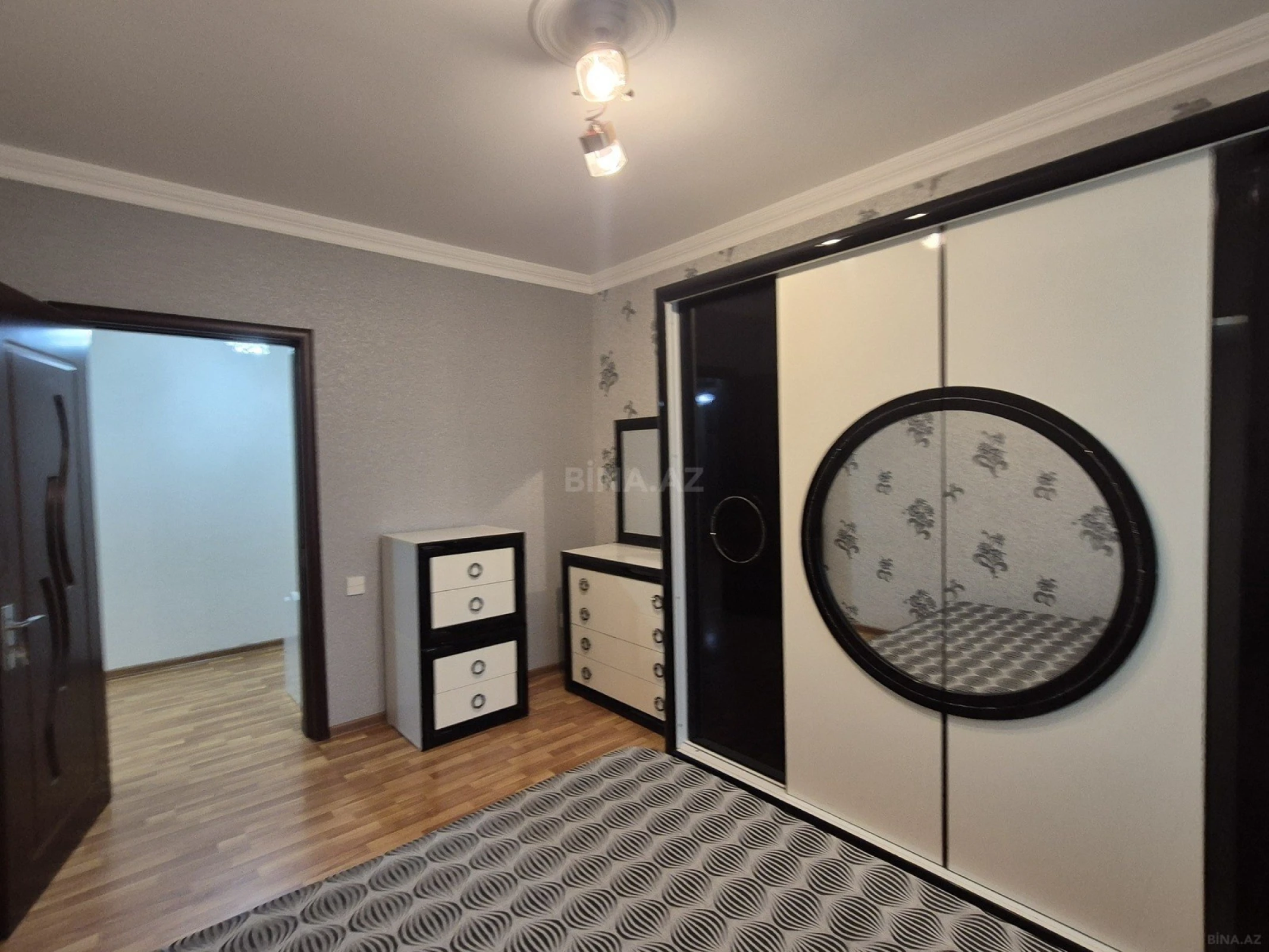 Kirayə verilir 2 otaqlı mənzil 84 m²