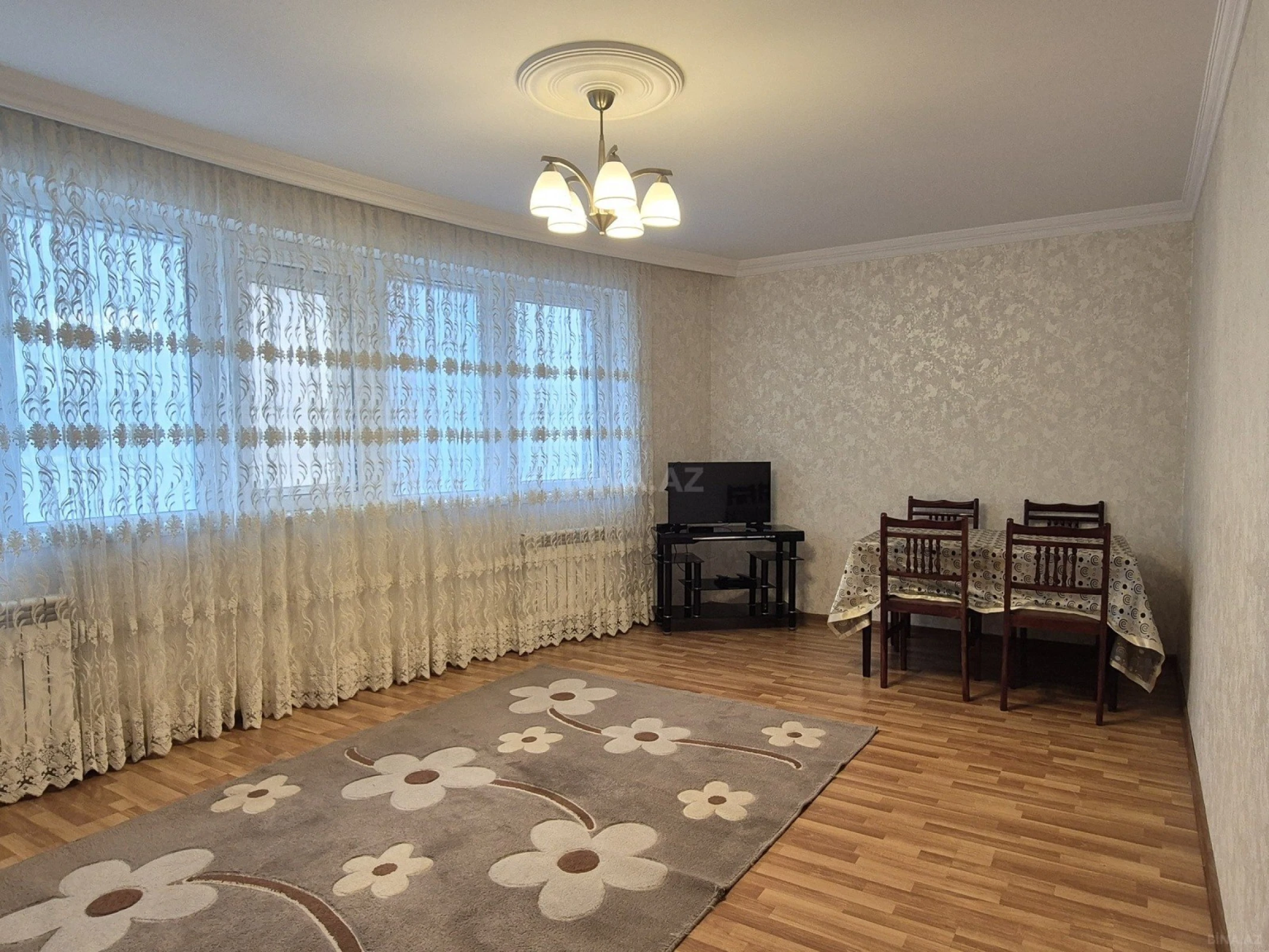 Kirayə verilir 2 otaqlı mənzil 84 m²