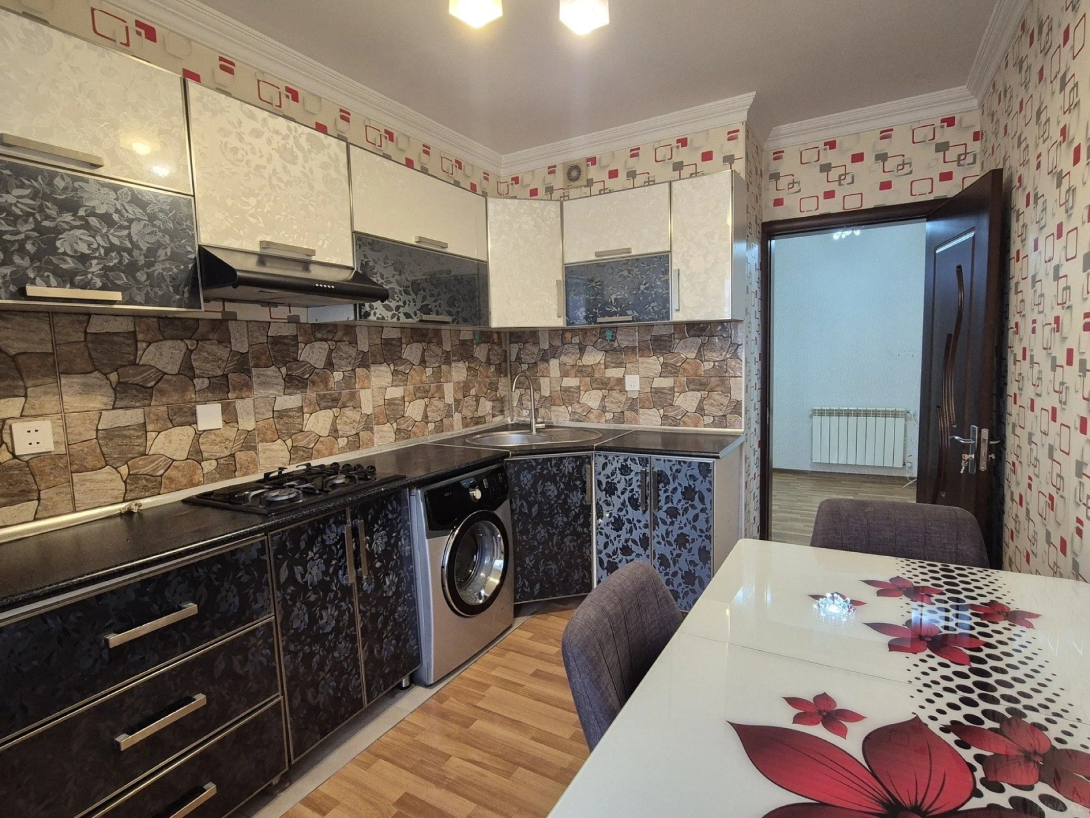 Kirayə verilir 2 otaqlı mənzil 84 m²