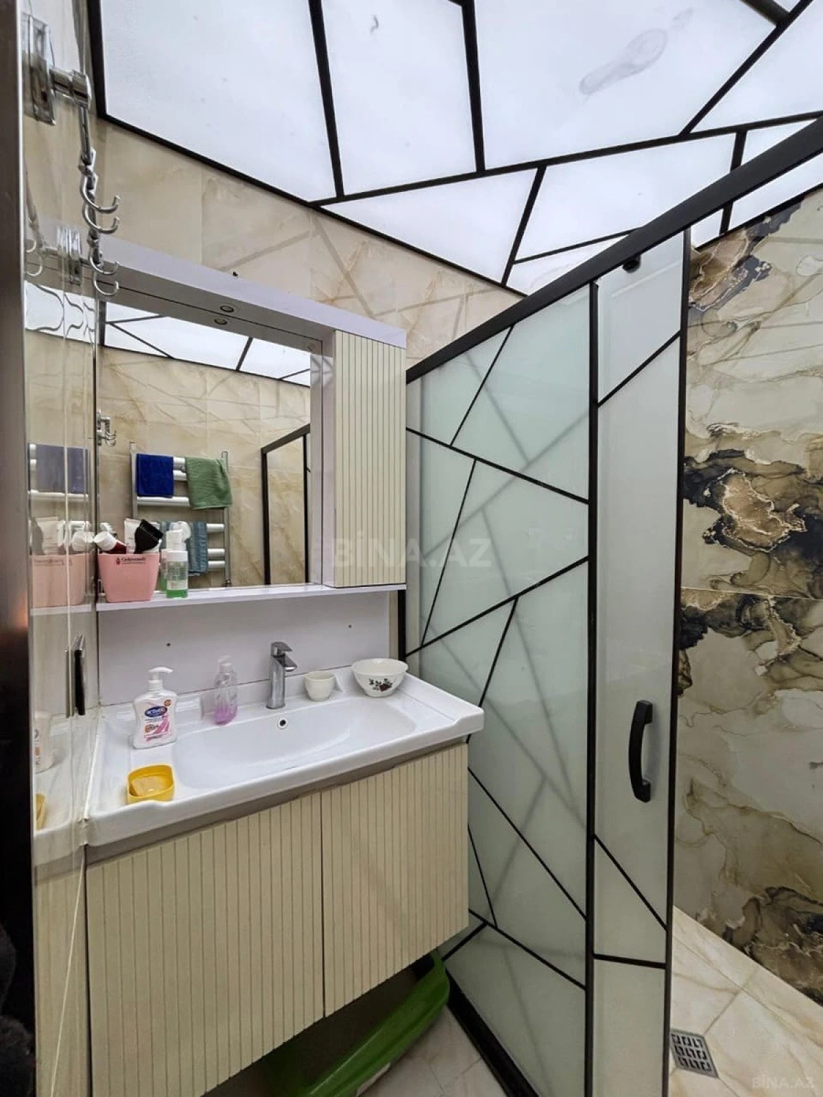 Kirayə verilir 2 otaqlı mənzil 60 m²