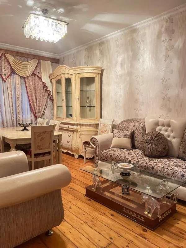 Kirayə verilir 2 otaqlı mənzil 60 m²