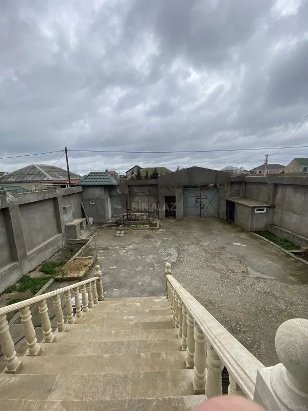 Satılır 5 otaqlı həyət evi 390 m²
